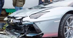 Lamborghini Aventador završio u banderi